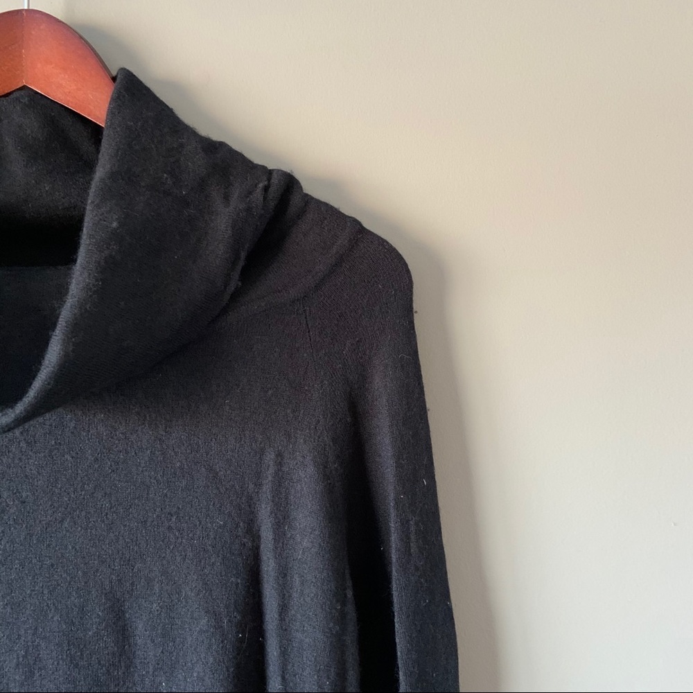 🍭 2/$40 EUC Joseph A. Sweater! 🍭